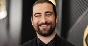 noah kahan net worth